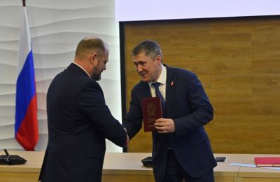 ​Губернатор вручил дипломы первым выпускникам программы «Герои Прикамья»