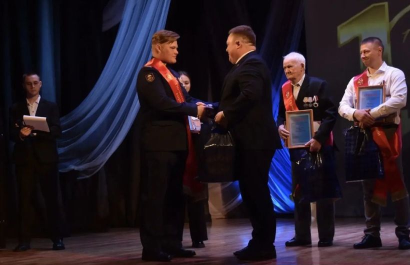 Герою России Эммануилу Давыдову присвоено звание почетного гражданина Кизела