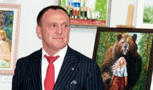 Глава Краснокамска открывает выставку картин