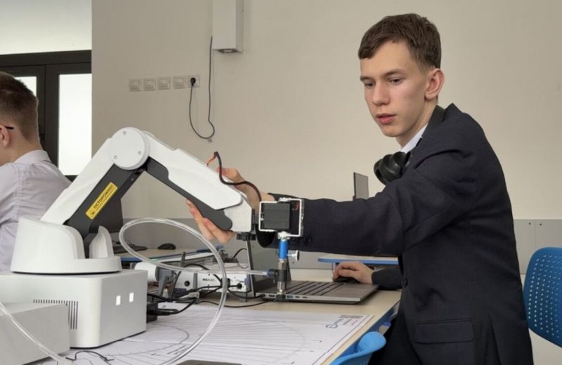 ​В Перми школьники начали осваивать промышленную робототехнику на отечественном оборудовании