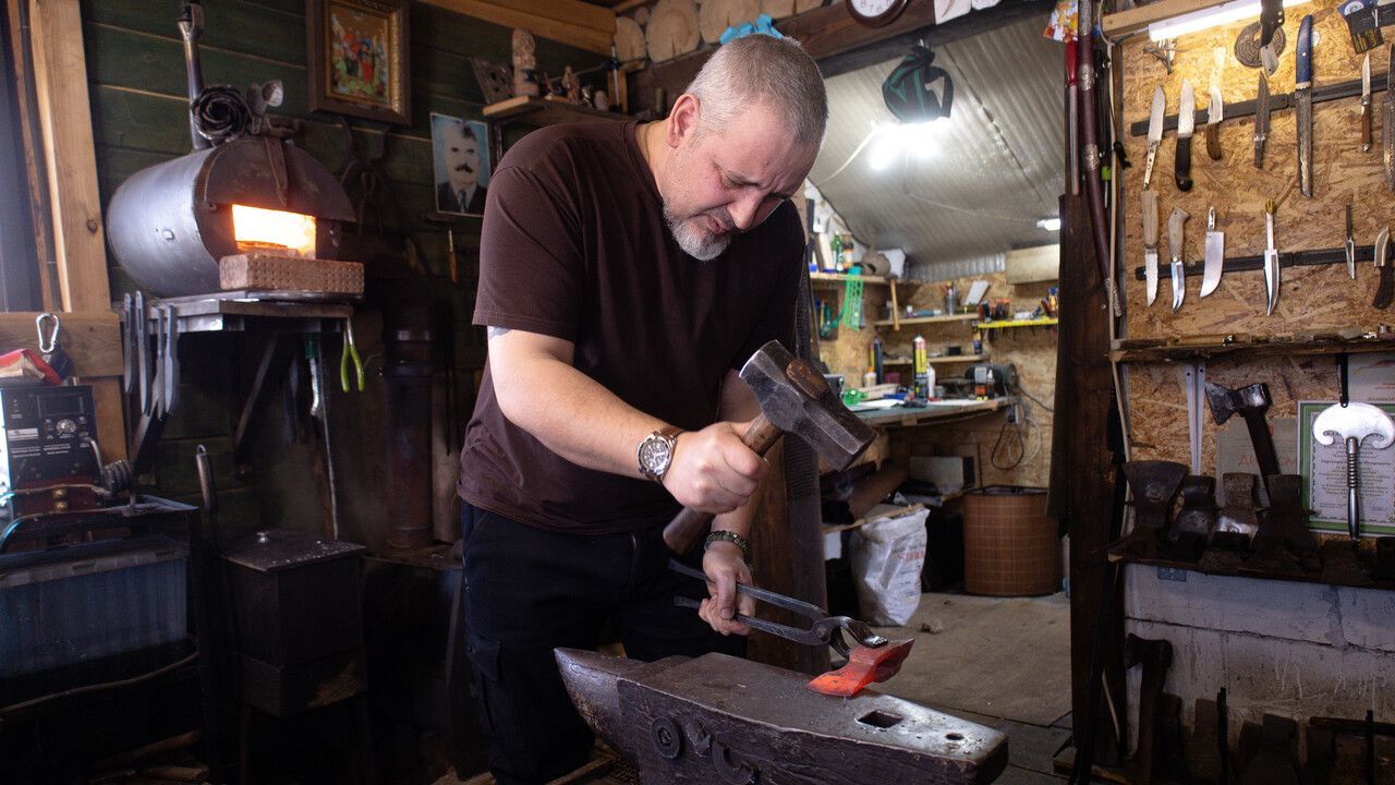 Казак из Анапы стал пермским кузнецом-оружейником