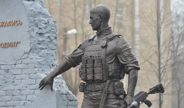 ​В Березниках открыли памятник участникам СВО