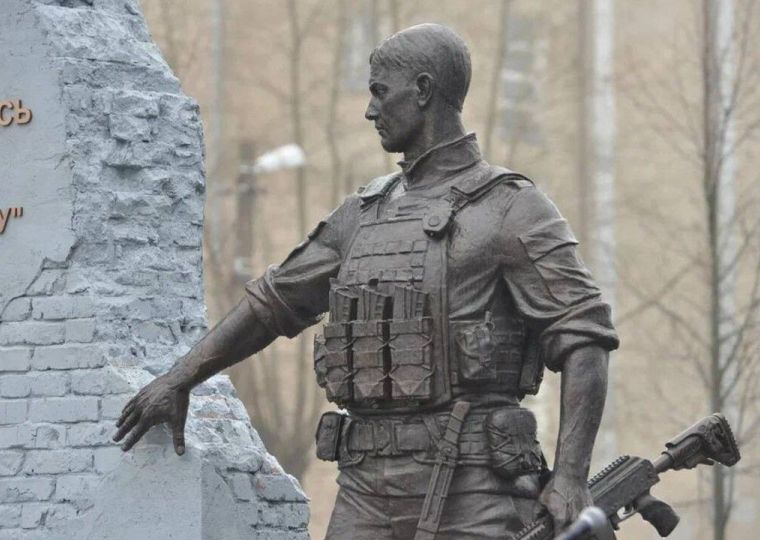 ​В Березниках открыли памятник участникам СВО