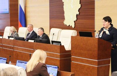Заксобрание Прикамья рассматривает бюджет и корректировки налогового законодательства